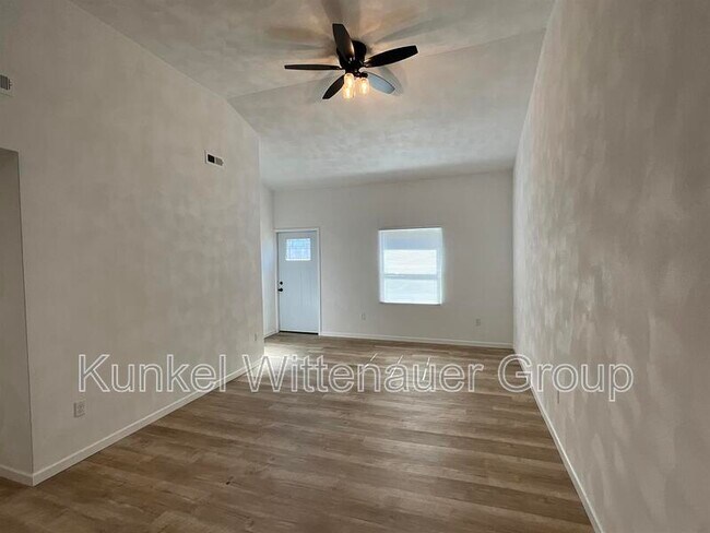 Photo - 5 Lakewood Dr