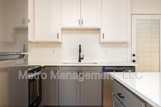 Photo - 12098 SE Market St