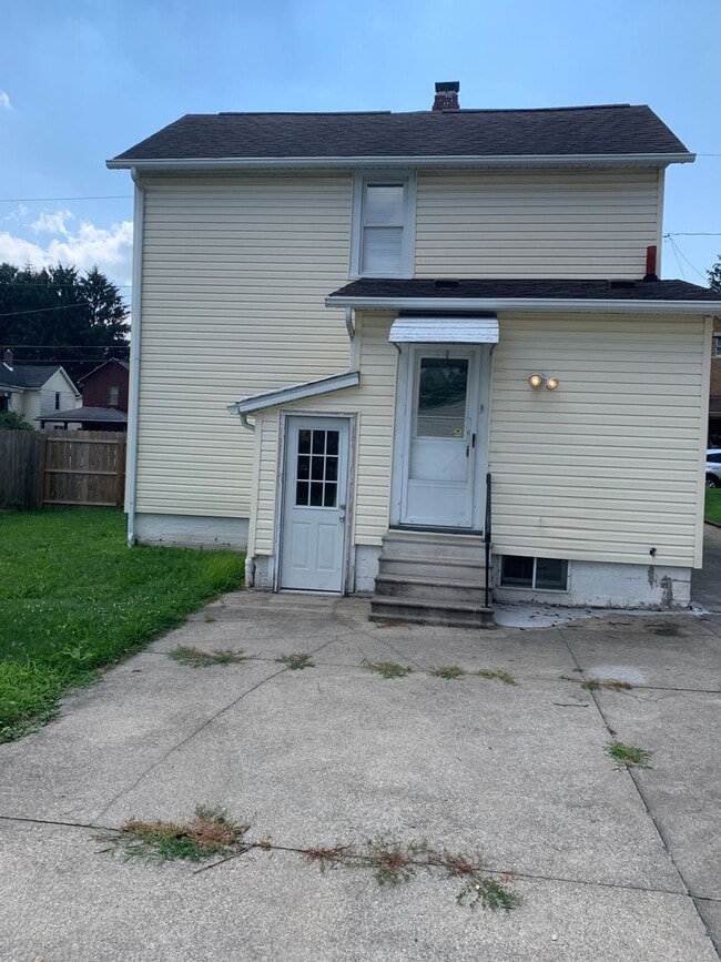 Photo - 3 bedrooms & 1 bath Colonial home