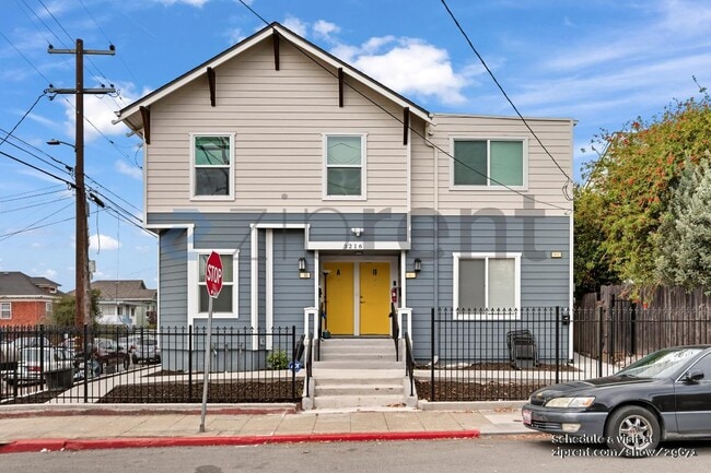 Building Photo - 3216 California St Rental