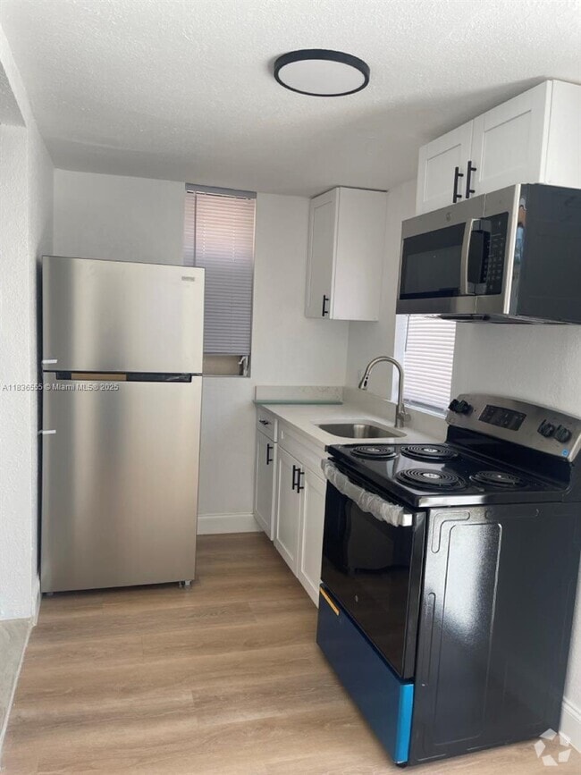 Building Photo - 219 SW 21st Ave Unit 3 Rental