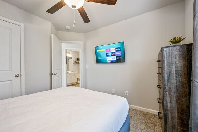 Photo - 2059 Pinnacle Walk Unit SI ID1234820P