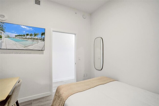 580 72nd St Unit 813