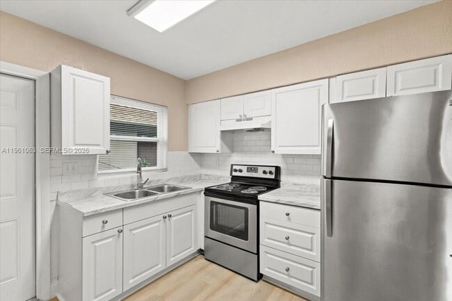 Building Photo - 1340 NW 8th Ave Unit 1340