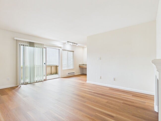 Photo - Beautifully appointed 2 bedroom condo for rent at Kimberly Place
