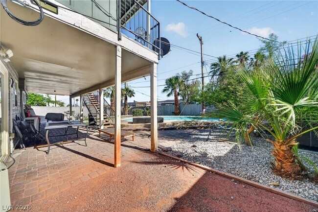 Photo - 3001 Merritt Ave