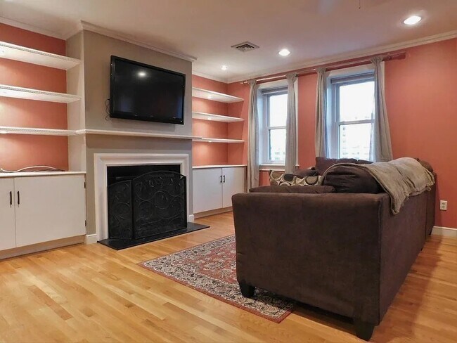Building Photo - 110 Riverway Unit 7 Rental