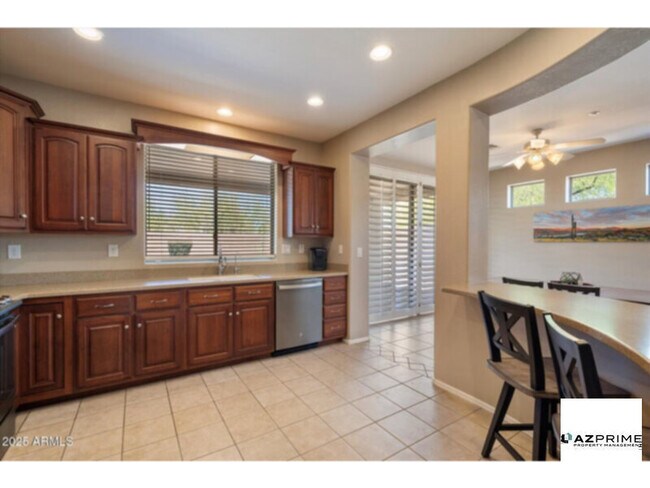 Building Photo - Awesome Home