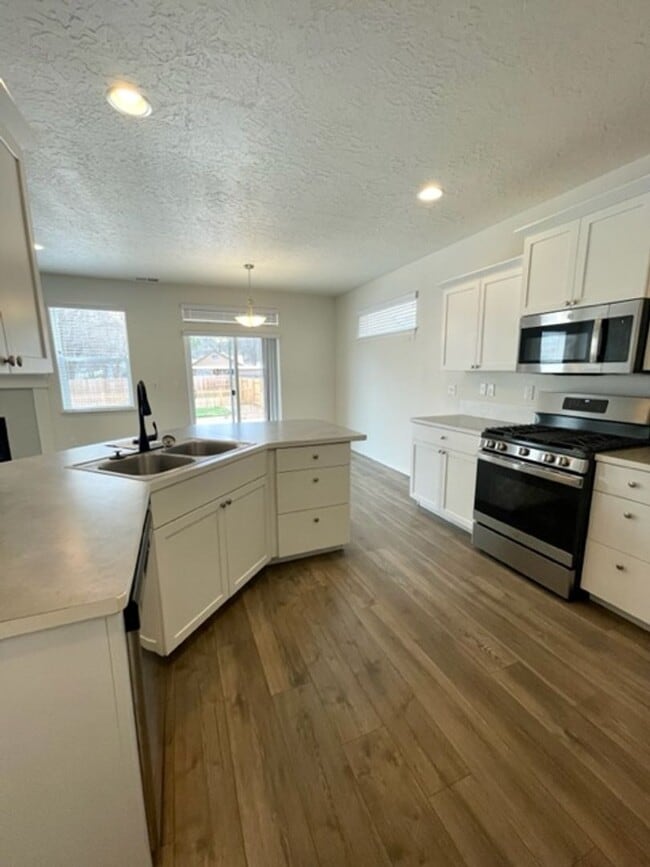 Photo - Beautiful like new 3 bedroom Hayden home i...