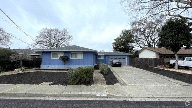 Building Photo - Concord Beautiful 4 bedroom 2 bathroom hom... Rental