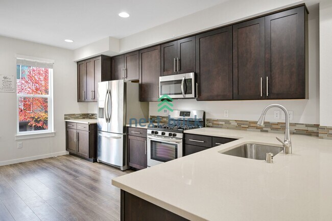 Photo - 2 BED & 2.5 BATH TOWNHOUSE FOR RENT