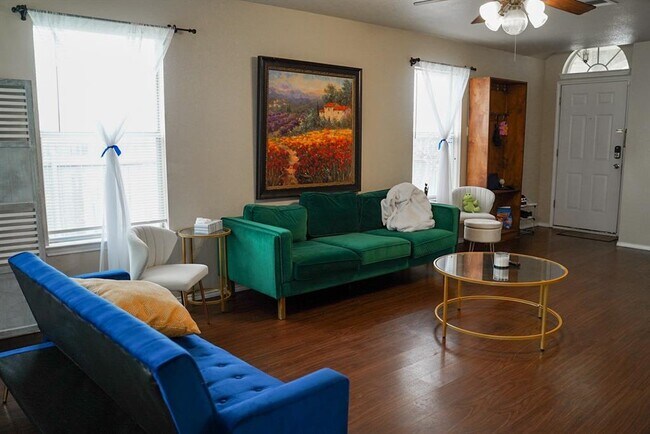 Photo - 1100 Double File Trail