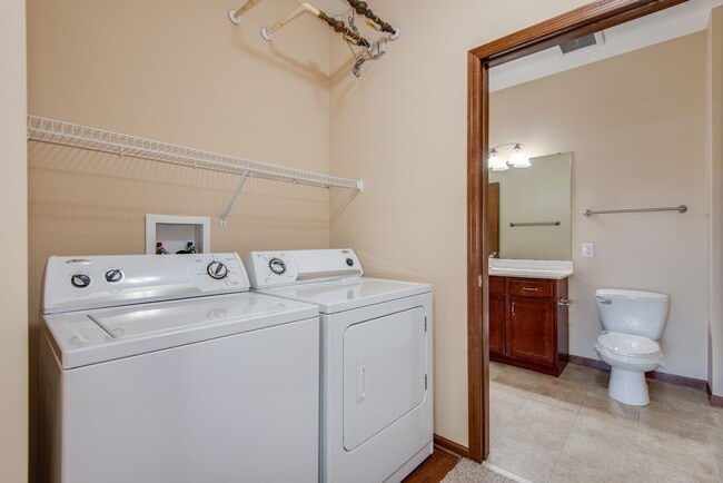 Oaks Glen Lake Apartments