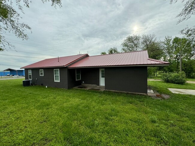 Photo - 2590 W Broadway St