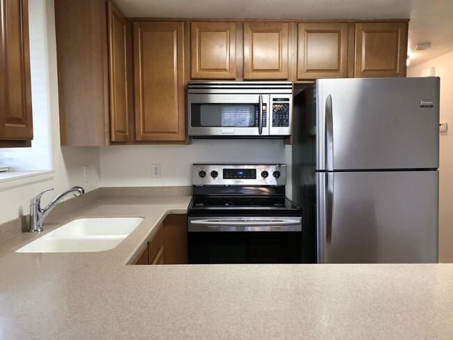 Kitchen - 1212 Walnut Ave Condo Unit 8