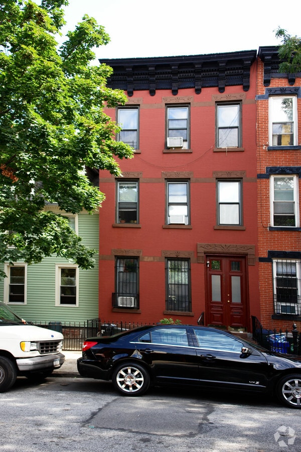 Photo - 341 12th St Apartments
