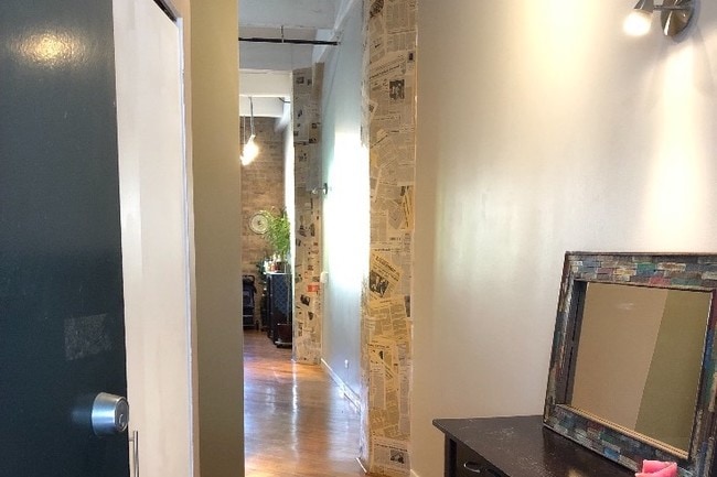 Entry hallway - 1720 N Marshfield Ave Unit 101