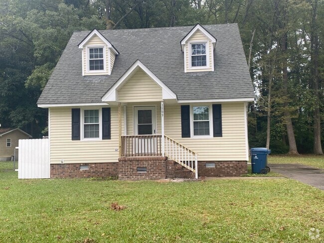 Building Photo - Charming 3 bed 2 bath Cape Cod for rent Rental