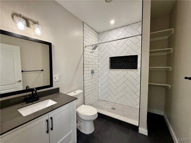 Photo - 125 Thomas St