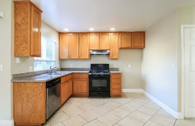 Photo - 4433 Bollenbacher Ave