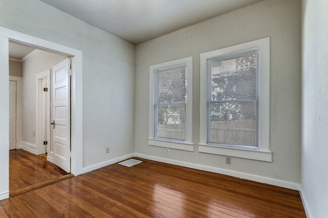 Photo - 130 E Craig Pl Unit 3