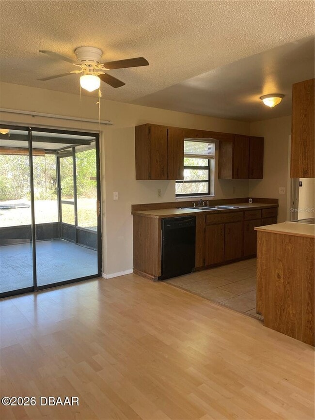 Photo - 2570 Beal St