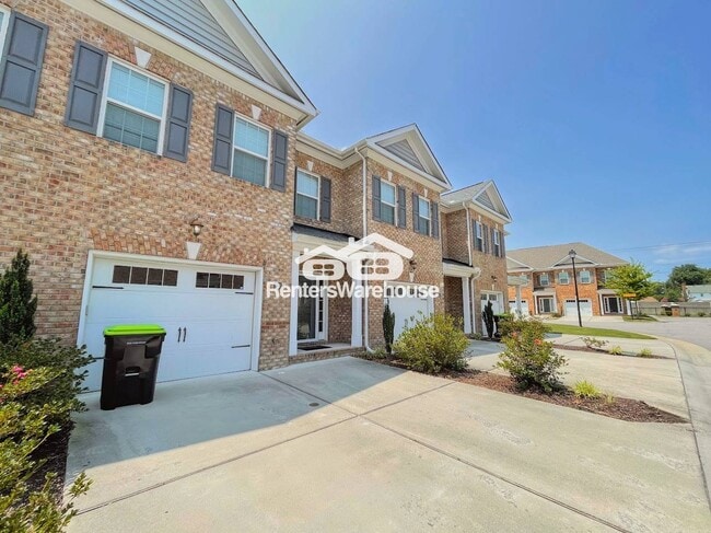 Photo - 1128 Winsford Ln