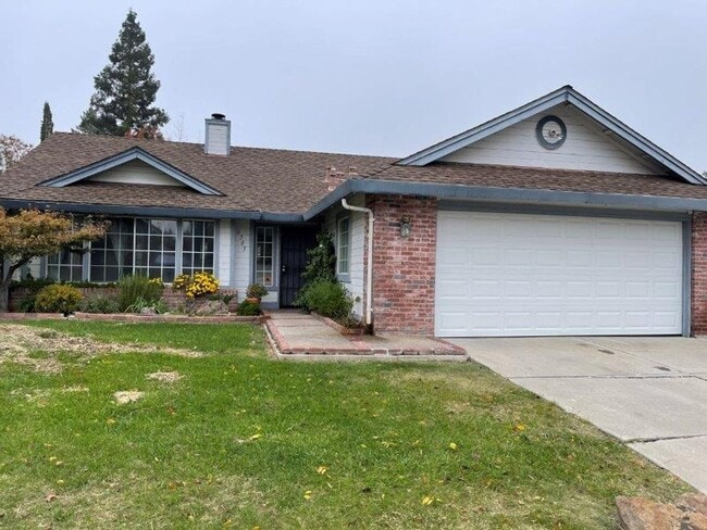 Building Photo - Fabulous 3 Bed 2 Bath home in the Heart of Elk Grove