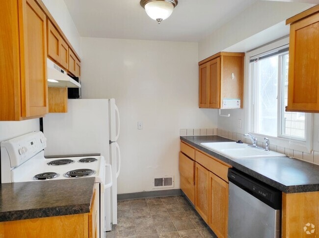 Building Photo - 7008 N Amherst St Unit 7008-03 Rental