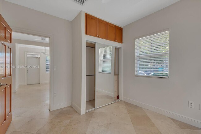 Photo - 814 Lenox Ave. Unidad 8