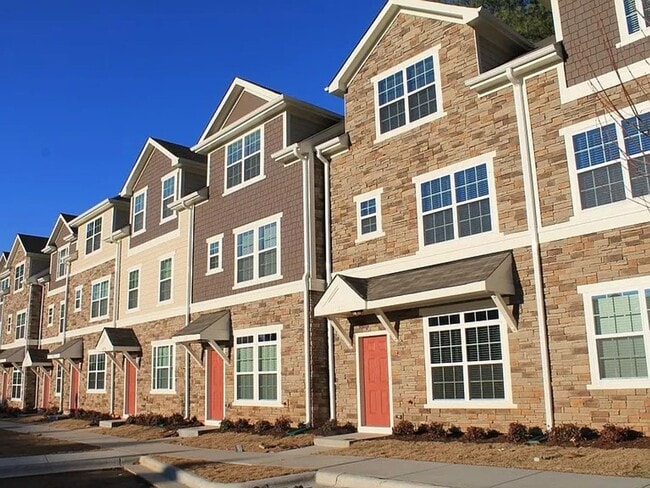 Building Photo - Contemporary 3BD/3.5 BA townhome available near NCSU – Furnished or Unfurnished option offered!