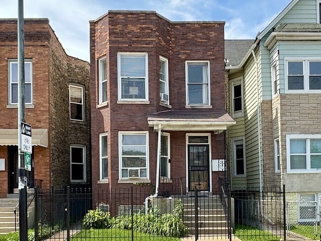 Building Photo - 3530 N Elston Ave Rental