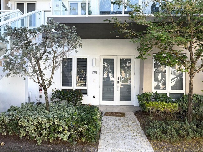 Building Photo - 10220 NW 63rd Terrace Unit 101