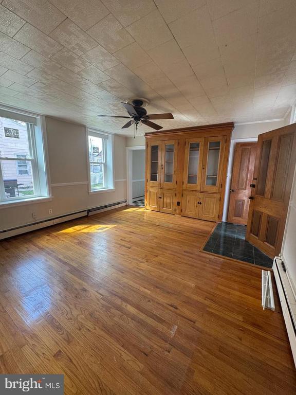 28 W Stiegel St