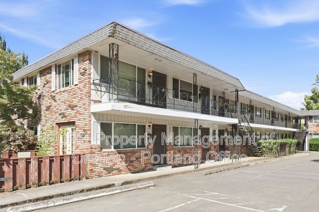 1113 SE 27th Ave
