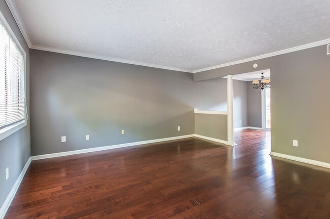 Photo - 120 Biscayne Dr NW