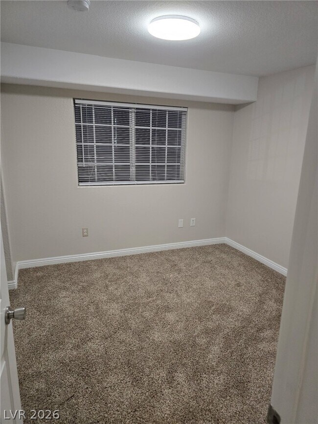 Photo - 4730 E Craig Rd Unidad 2142