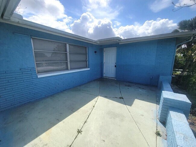 Photo - 10920 Oakdale Ave