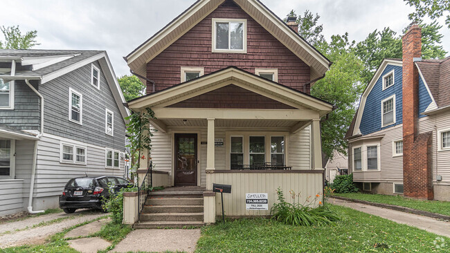 Building Photo - 821 Dewey Ave Rental