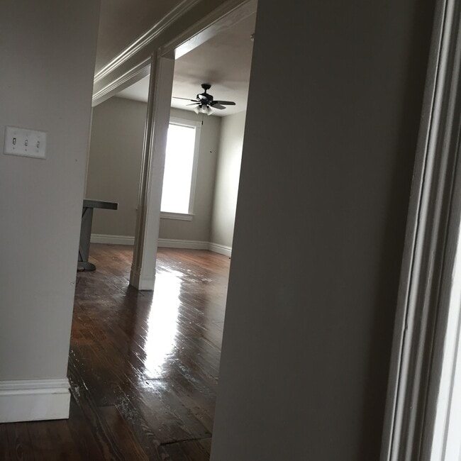 Building Photo - 3230 Pennsylvania Ave Unit 2F