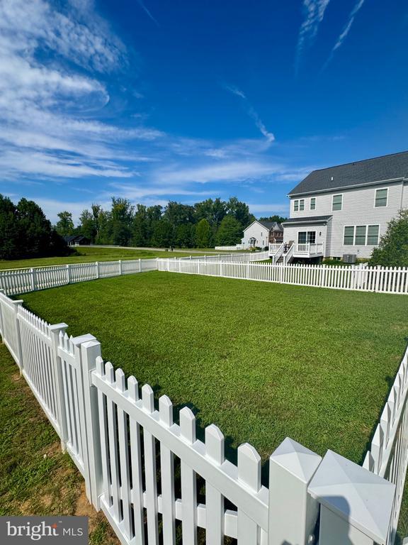 1005 Clover Cir