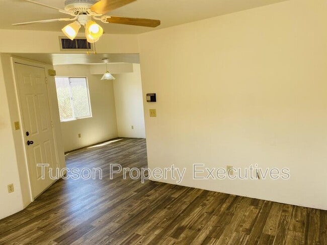 Photo - 3319 E Presidio Rd