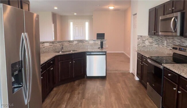 Photo - 1473 Bush St W