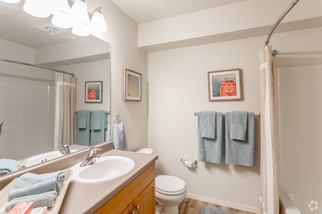 1BR, 1BA - 640 SF