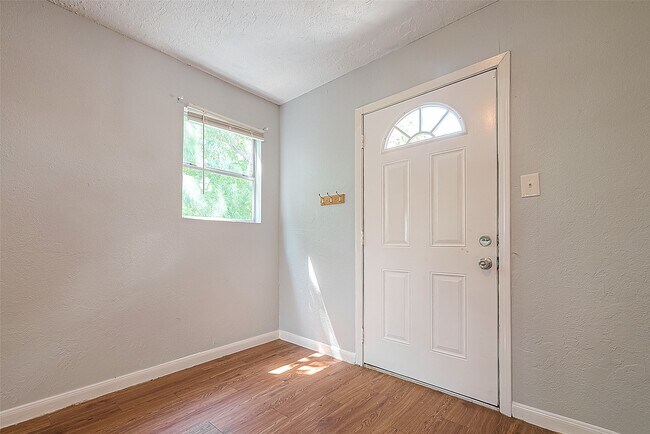 Photo - 4810 Carmen St