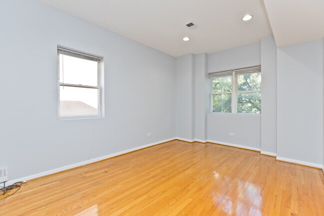 Photo - 2326 N Rockwell St Apartments Unit 002