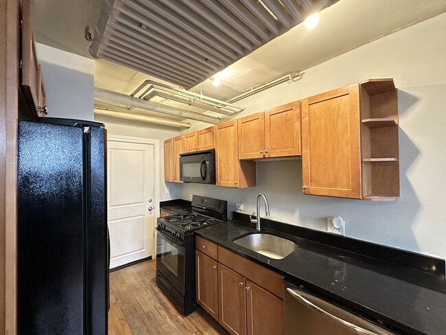 Photo - 728 W Addison St Unit 6H