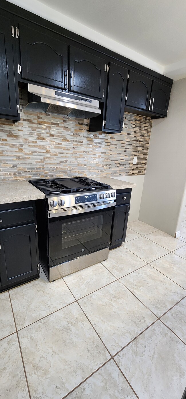 Photo - 10405 Anzac Ave Unit 10405