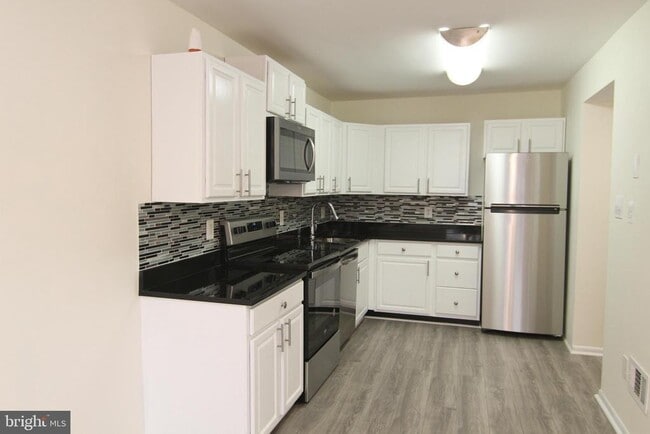 Photo - 9008 Sandalwood Dr