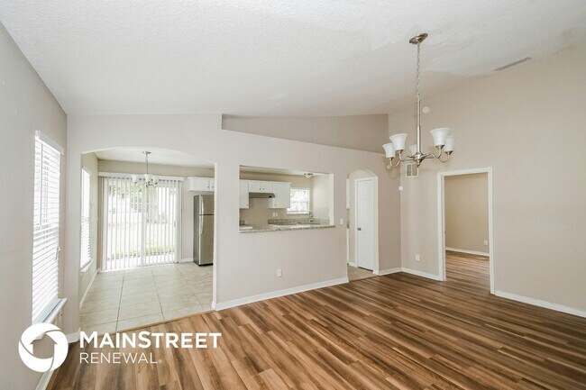 Photo - 523 E 55th St